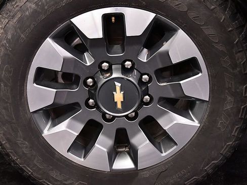 Used 2021 Chevrolet Silverado 2500 Custom w/ Custom Value Package AWD/4WD image 8