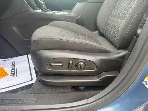 Used 2024 Chevrolet Equinox LT FWD image 29