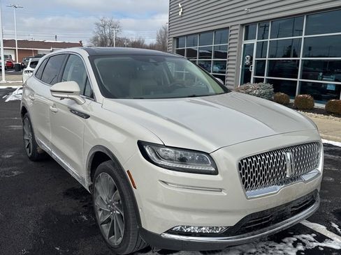 Used 2022 Lincoln Nautilus Reserve w/ Equipment Group 202A image 8