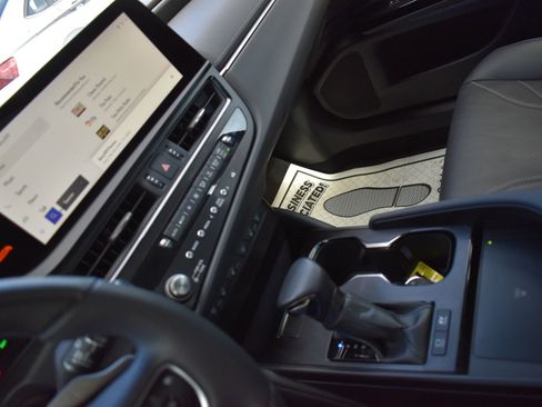 Used 2023 Lexus ES 300h Ultra Luxury image 22