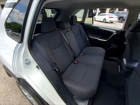 Used 2019 Toyota RAV4 LE FWD image 19