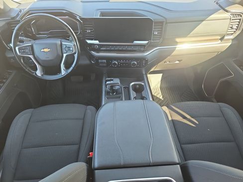 Used 2025 Chevrolet Silverado 1500 LT image 9