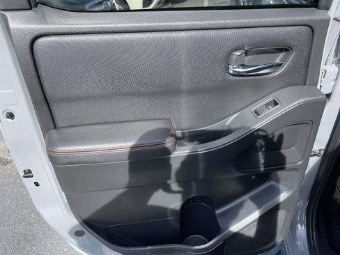 Used 2023 Nissan Frontier PRO-4X w/ Pro-4X Premium Package image 15