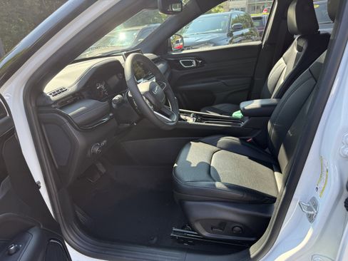 Used 2025 Jeep Compass Limited w/ Sun & Sound Group AWD/4WD image 9
