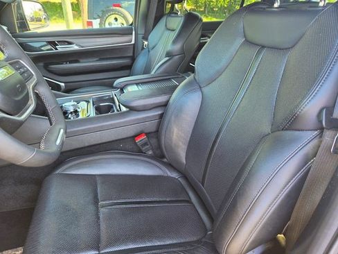 Used 2024 Jeep Wagoneer Series III AWD/4WD image 2