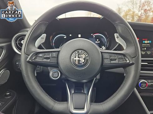 Used 2025 Alfa Romeo Giulia AWD image 21