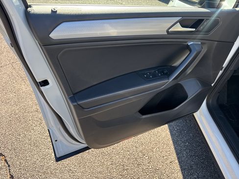 Used 2022 Volkswagen Tiguan S image 10