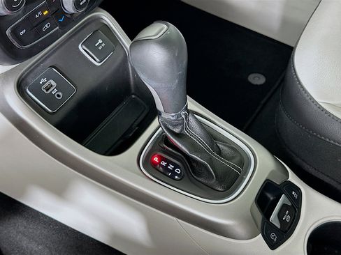 Used 2018 Jeep Compass Latitude w/ Popular Equipment Group FWD image 23