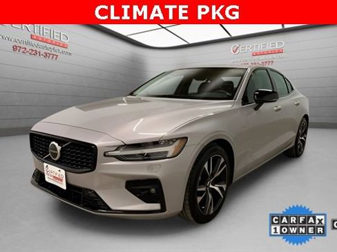 Used 2025 Volvo S60 B5 Core image 1
