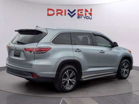 Used 2016 Toyota Highlander XLE FWD image 5
