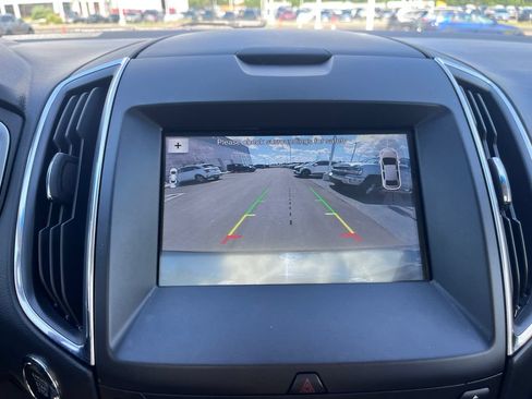 Used 2018 Ford Edge Titanium w/ Equipment Group 302A AWD/4WD image 16