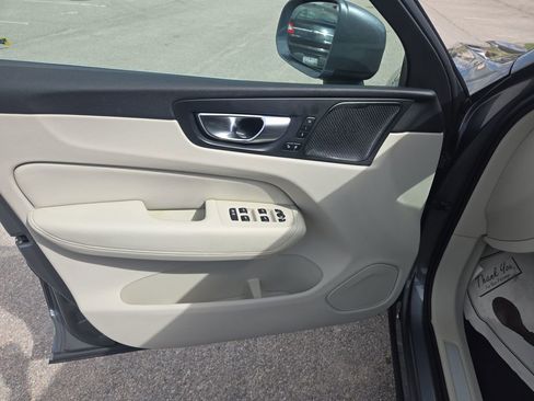 Used 2020 Volvo XC60 T5 Inscription image 17