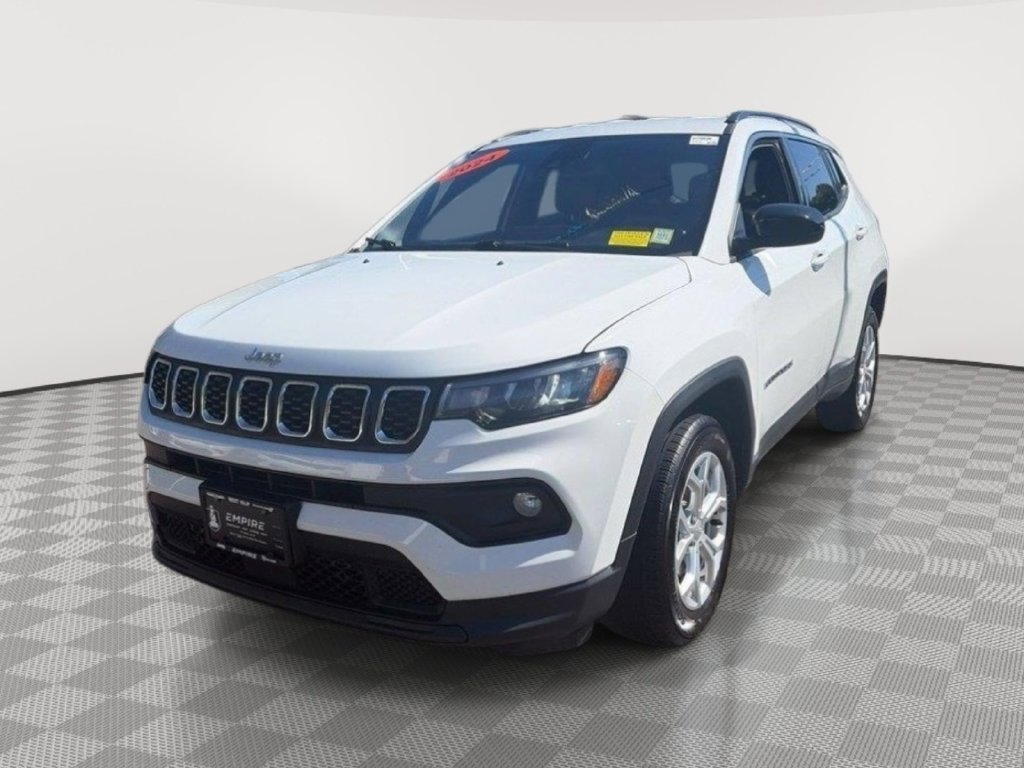 Used 2024 Jeep Compass Latitude AWD/4WD image 3