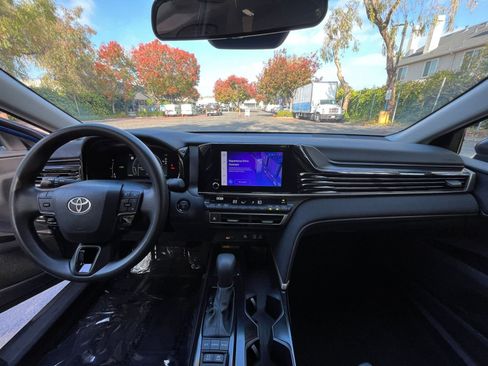 Used 2025 Toyota Camry LE image 32