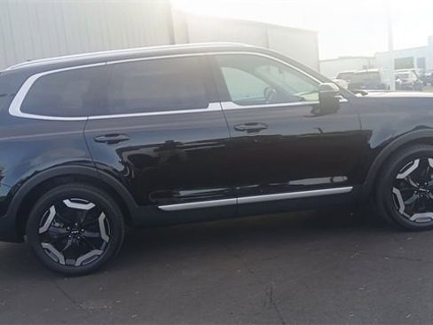 Used 2023 Kia Telluride EX w/ EX Captain's Chair Package image 3