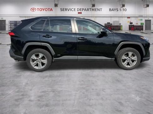 Used 2022 Toyota RAV4 XLE AWD/4WD image 6