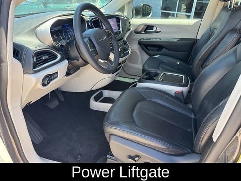 Used 2022 Chrysler Pacifica Touring-L AWD/4WD image 19