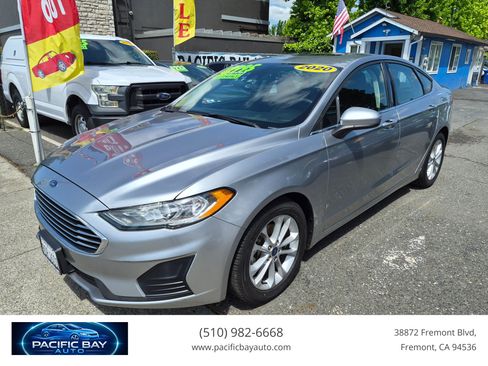 Used 2020 Ford Fusion SE image 3