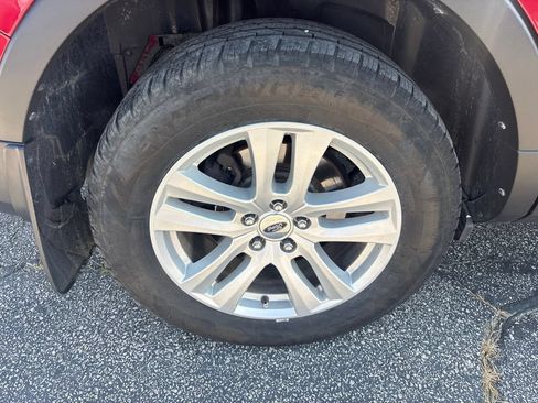 Used 2019 Ford Explorer XLT w/ Equipment Group 202A AWD/4WD image 12