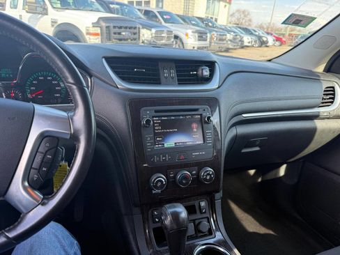 Used 2015 Chevrolet Traverse LT w/ Style and Technology Package image 18