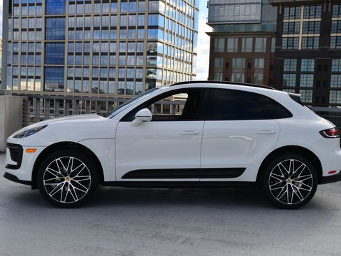 Certified 2026 Porsche Macan AWD/4WD image 2
