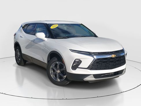 Used 2024 Chevrolet Blazer LT image 2