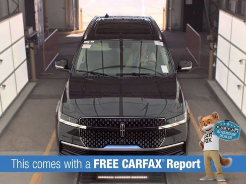 Used 2025 Lincoln Navigator Reserve AWD/4WD image 2
