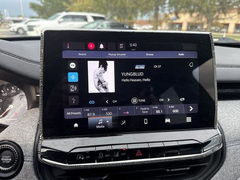 Used 2023 Jeep Compass Latitude image 12