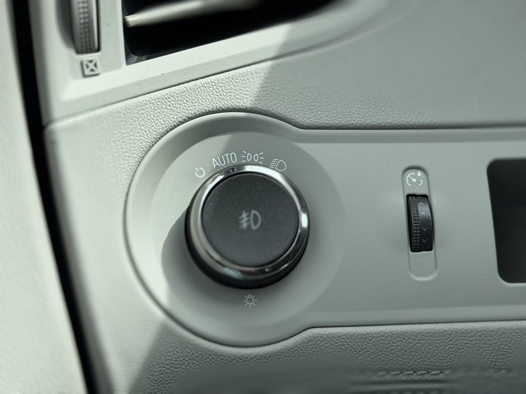 Used 2010 Buick LaCrosse CXL FWD image 27