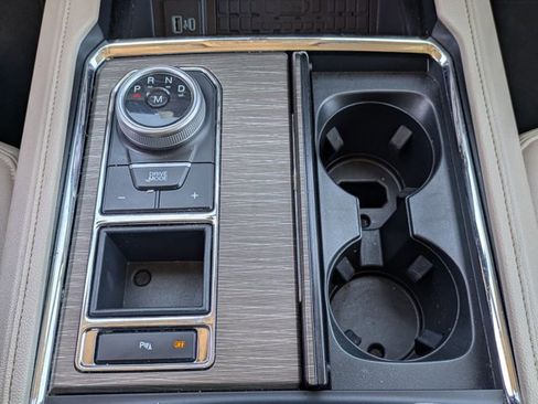 Used 2024 Ford Expedition Limited image 9