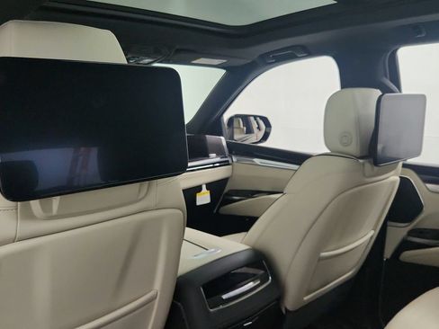 Certified 2025 Cadillac Escalade Sport w/ Touring Package AWD/4WD image 25