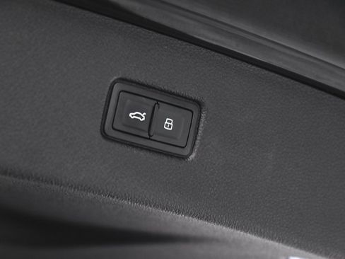 Used 2024 Audi Q7 2.0T Premium w/ Convenience Package image 40