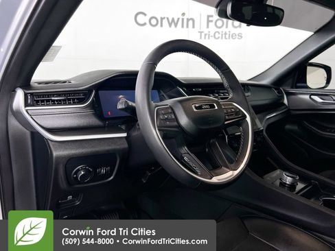 Used 2024 Jeep Grand Cherokee L Laredo AWD/4WD image 3