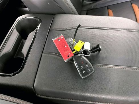 Used 2025 GMC Sierra 1500 AT4 w/ AT4 Premium Package image 35