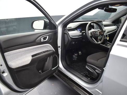 New 2025 Jeep Compass Sport w/ Mopar Graphics Package image 12