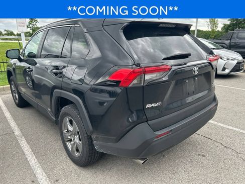 Used 2025 Toyota RAV4 XLE AWD/4WD image 4