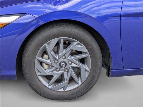 Used 2024 Hyundai Elantra SEL FWD image 14