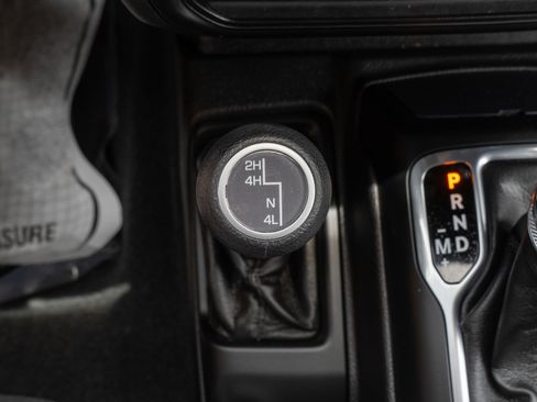 Used 2022 Jeep Wrangler Sport AWD/4WD image 23
