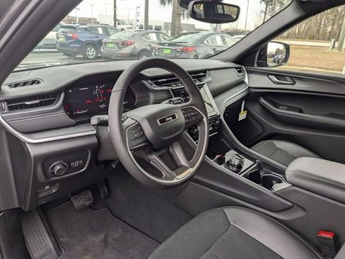 New 2024 Jeep Grand Cherokee L Laredo image 18