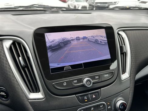 Used 2022 Chevrolet Malibu LT image 17