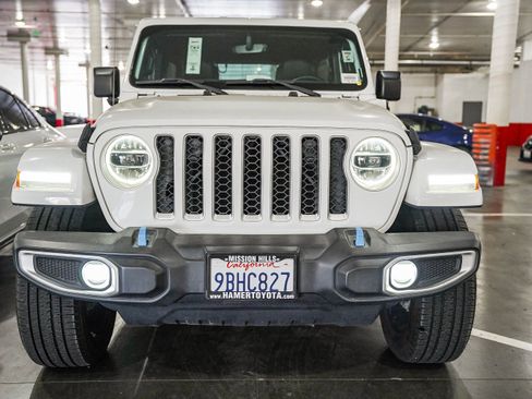 Used 2022 Jeep Wrangler Unlimited Sahara image 2