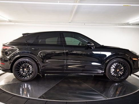 Certified 2023 Porsche Cayenne Turbo AWD/4WD image 8