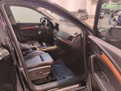 Used 2021 Audi Q5 Prestige w/ Prestige Package image 9