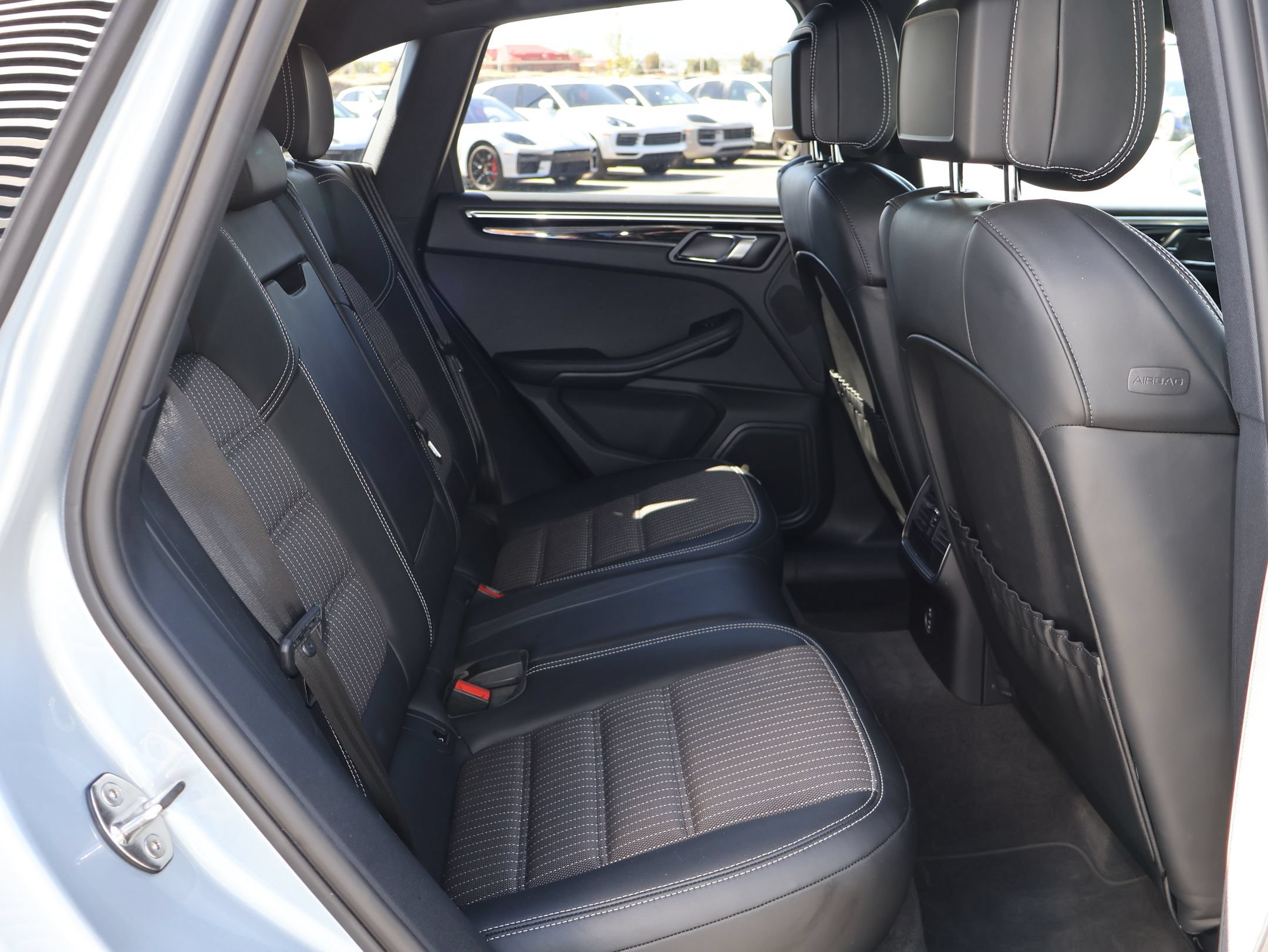 Used 2024 Porsche Macan Turbo AWD/4WD image 30