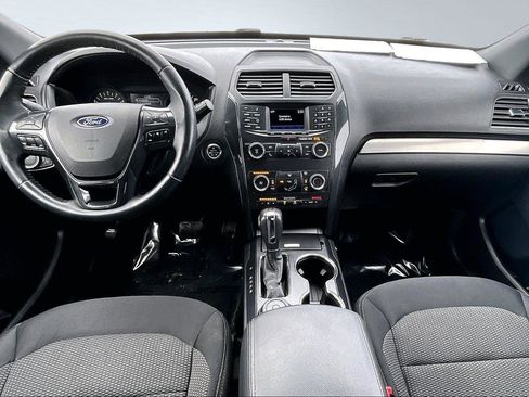Used 2019 Ford Explorer XLT image 7