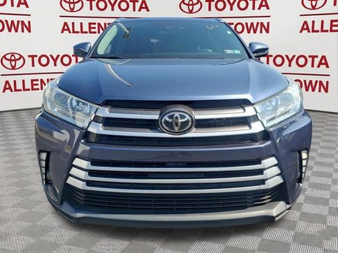Used 2019 Toyota Highlander XLE w/ Carpet Mat Package (TMS) AWD/4WD image 2