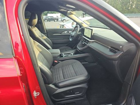 Used 2025 Ford Explorer ST-Line w/ ST-Line Street Pack AWD/4WD image 4