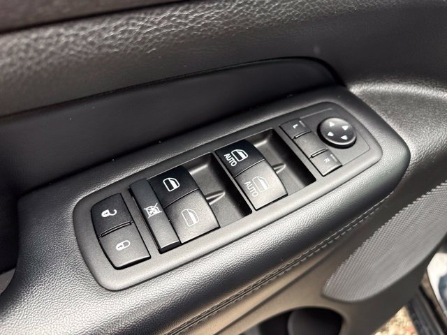 Used 2018 Jeep Grand Cherokee Altitude AWD/4WD image 15