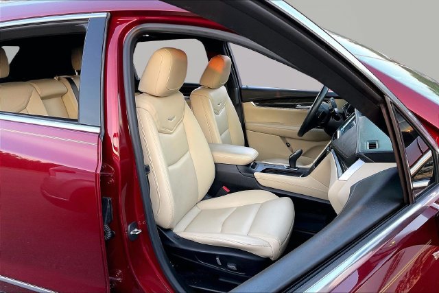 Used 2018 Cadillac XT5 FWD image 18