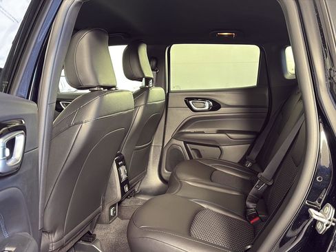 New 2026 Jeep Compass Latitude image 9